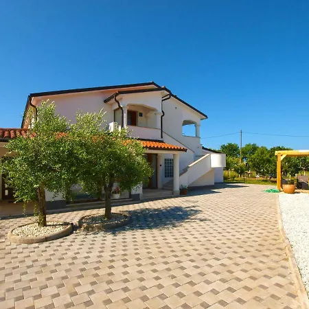 Robert 1690 Apartman Medulin