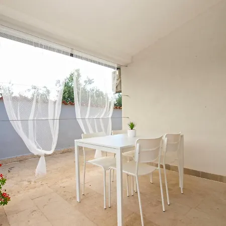Robert 1690 Apartman