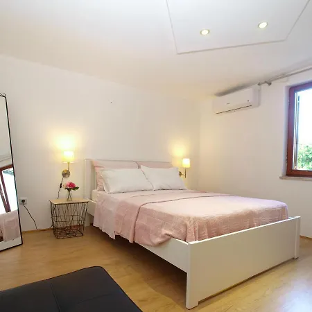 Apartman Robert 1690