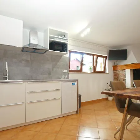 Robert 1690 Apartman