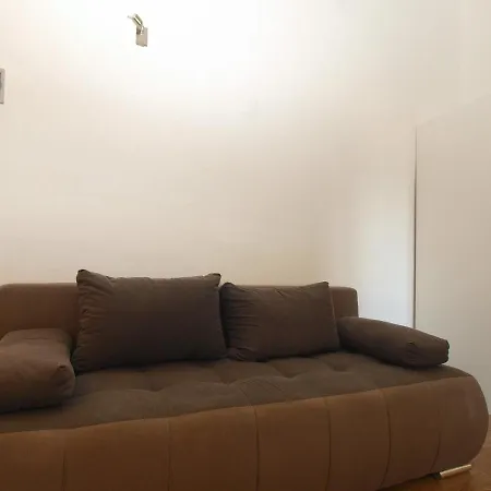 Apartman Robert 1690 *