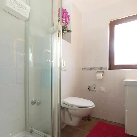 Apartman Robert 1690 *