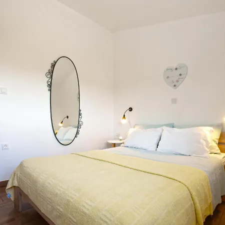 Apartman Robert 1690 *