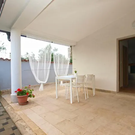 Robert 1690 Apartman Medulin