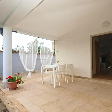 Robert 1690 Apartman Medulin