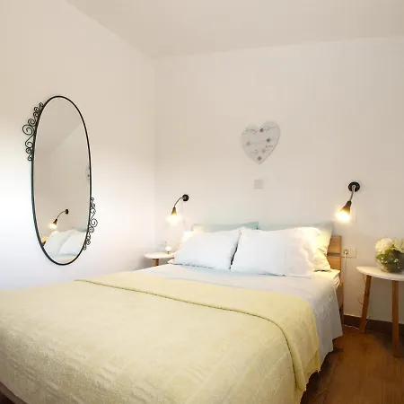 Robert 1690 Apartmán